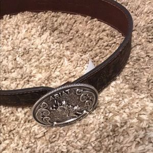 Youth size 22 ariat belt with buckle